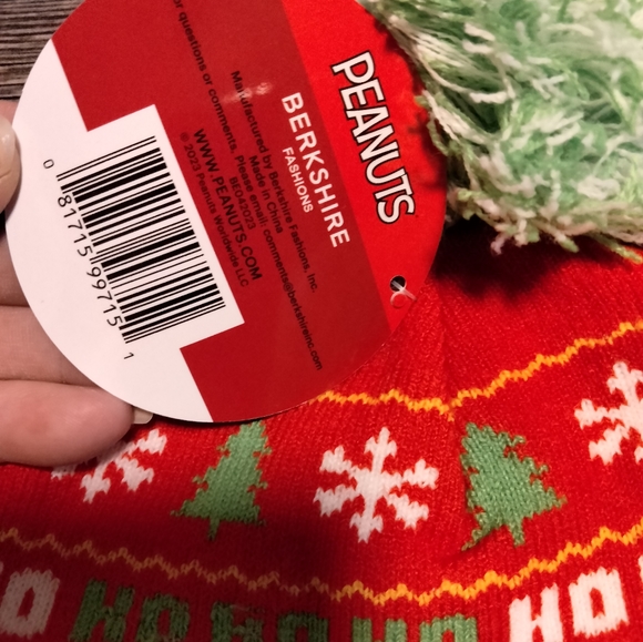 Snoopy Christmas beanie - Picture 3 of 5